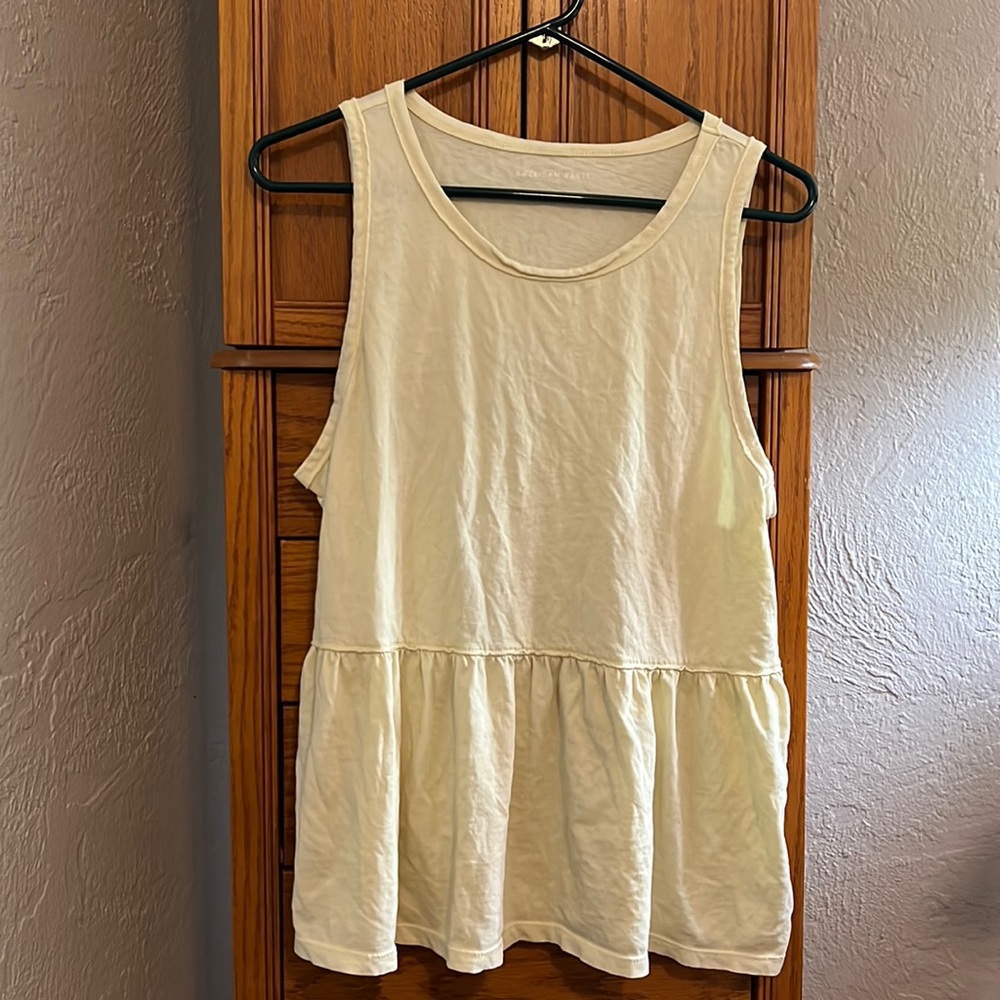 Light yellow tank